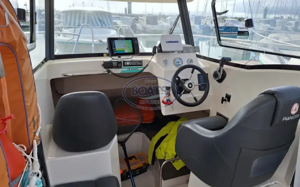 slider 8 Parker  660 Pilothouse
