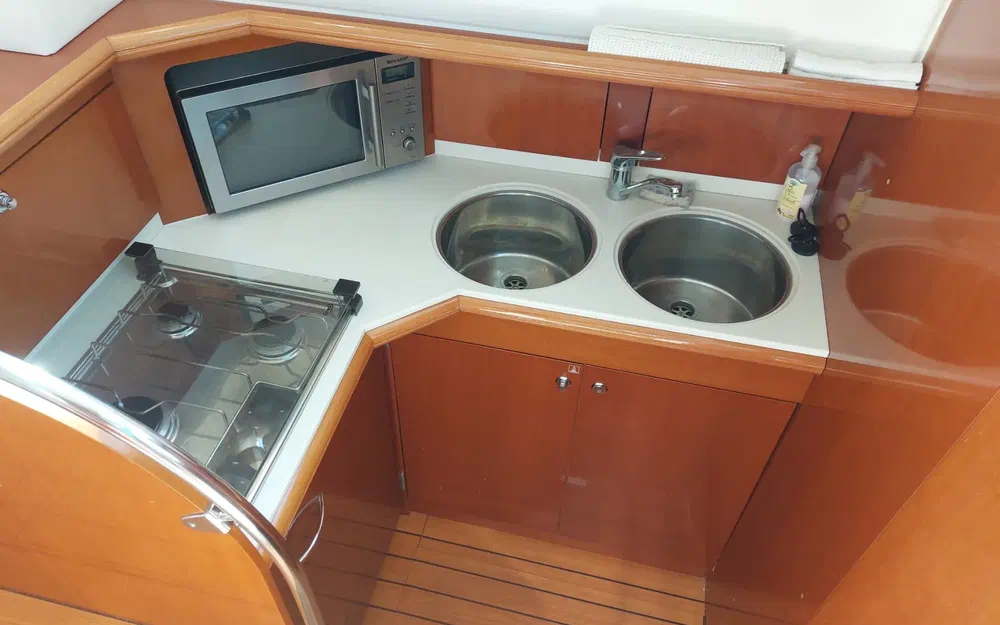 slider 8 Jeanneau Prestige 36Fly