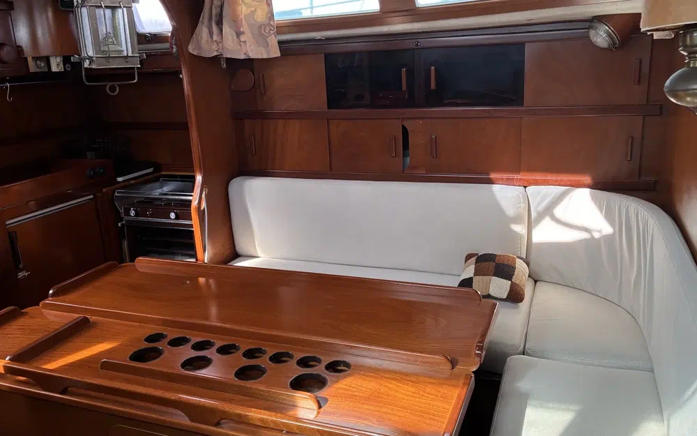 slider 9 Amel Maramu