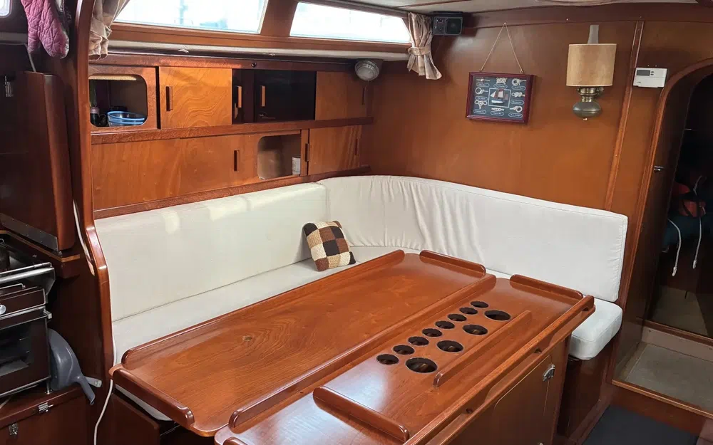 slider 1 Amel Maramu