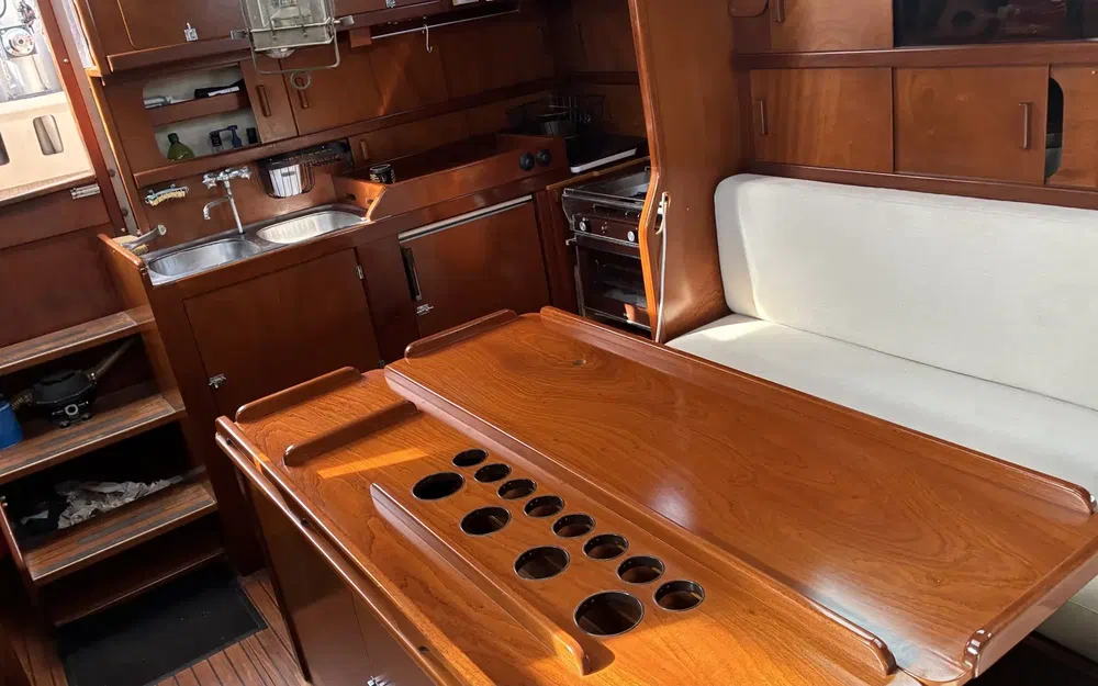 slider 8 Amel Maramu