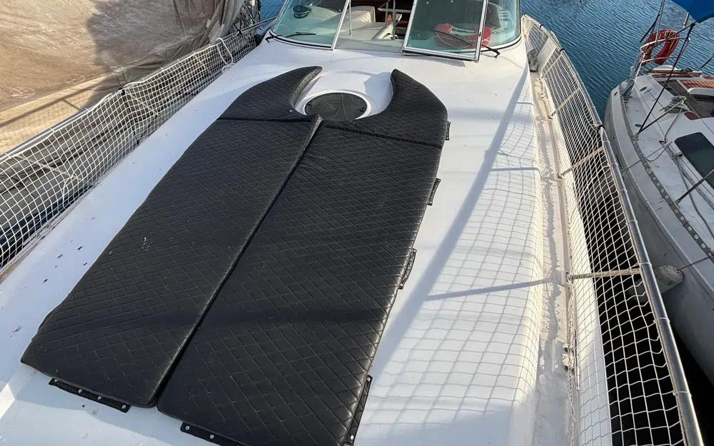 slider 5 Cruisers Yachts  4270 Esprit