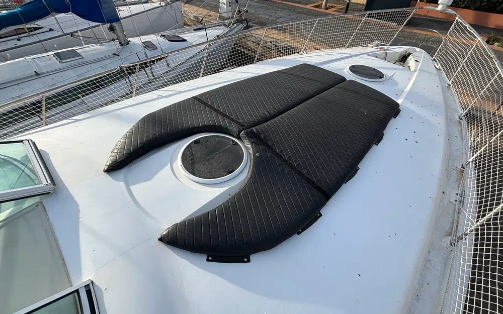 slider 7 Cruisers Yachts  4270 Esprit