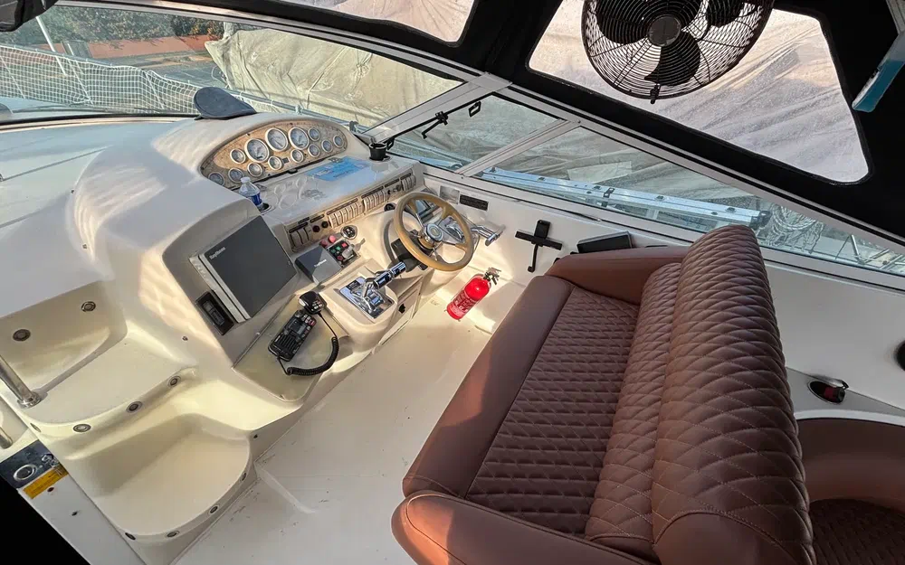 slider 10 Cruisers Yachts  4270 Esprit