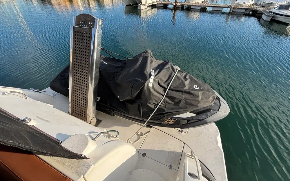 slider 18 Cruisers Yachts  4270 Esprit