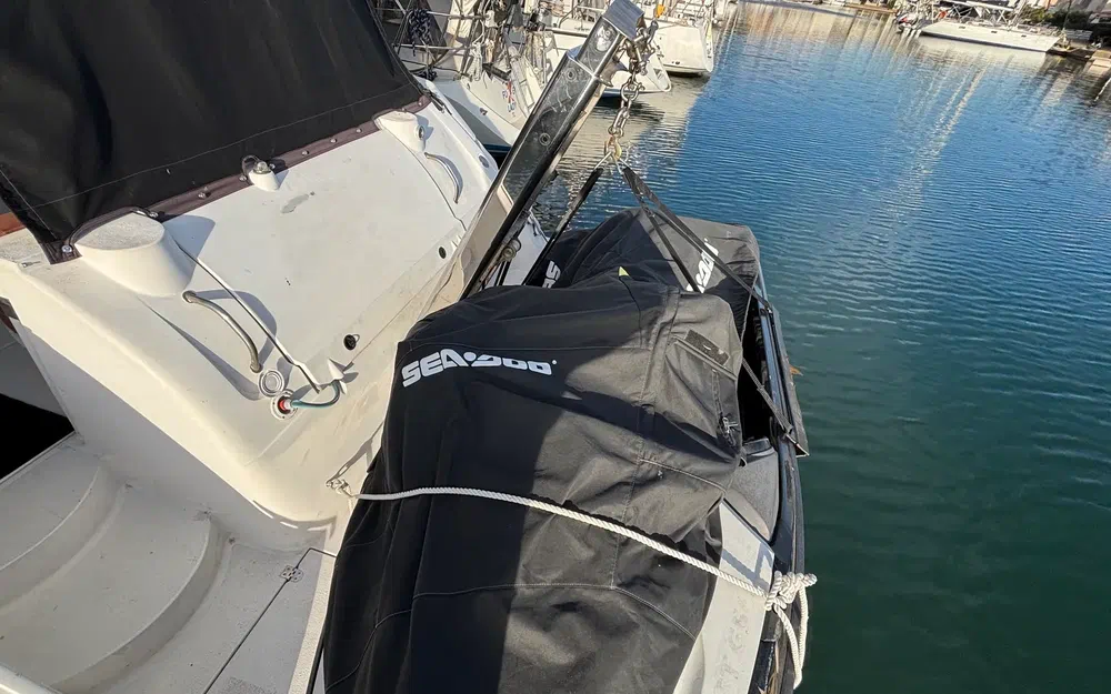 slider 19 Cruisers Yachts  4270 Esprit
