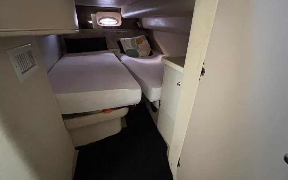 slider 32 Cruisers Yachts  4270 Esprit