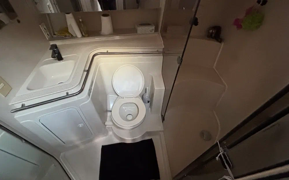 slider 40 Cruisers Yachts  4270 Esprit