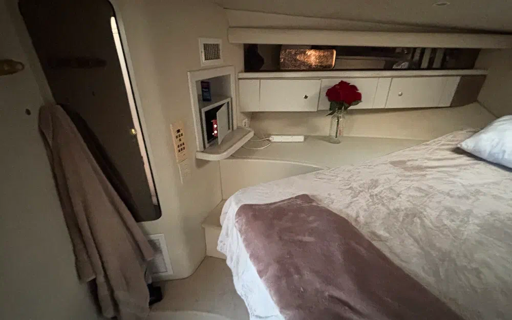 slider 42 Cruisers Yachts  4270 Esprit