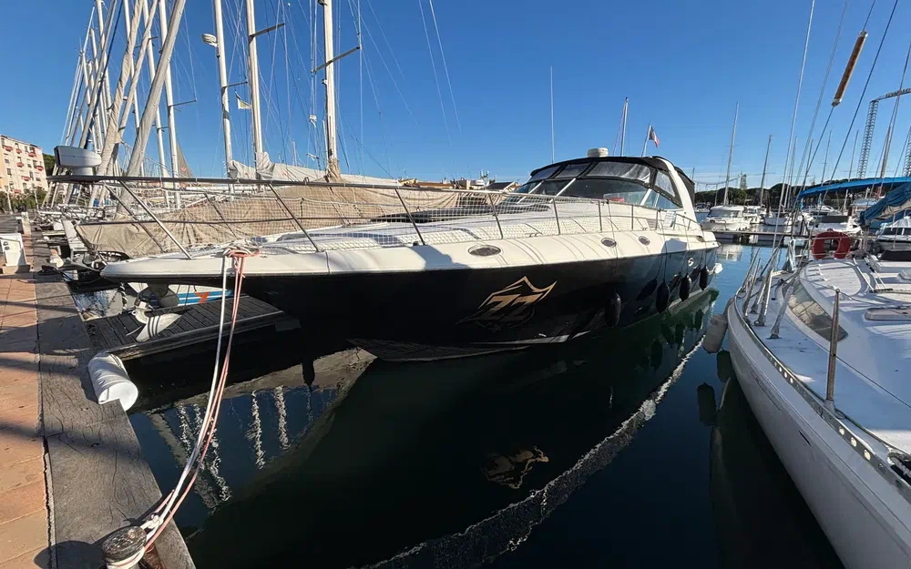 slider 1 Cruisers Yachts  4270 Esprit