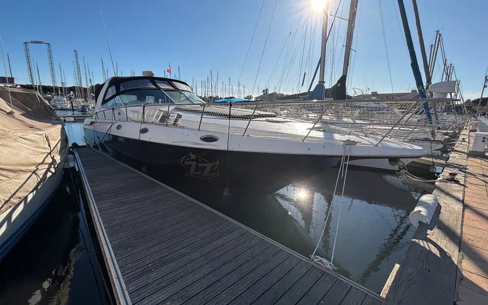 slider 3 Cruisers Yachts  4270 Esprit