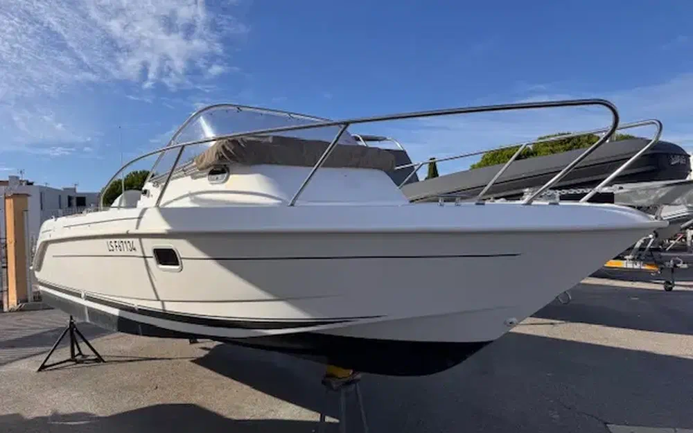 slider 0 B2 Marine Cap Ferret 652Cabin Cruiser