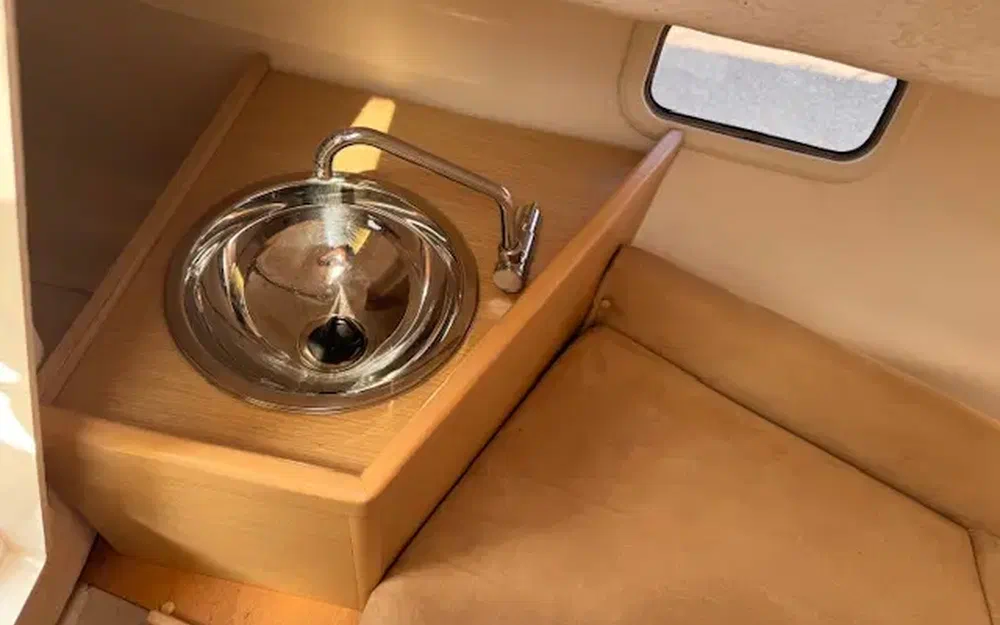 slider 11 B2 Marine Cap Ferret 652Cabin Cruiser