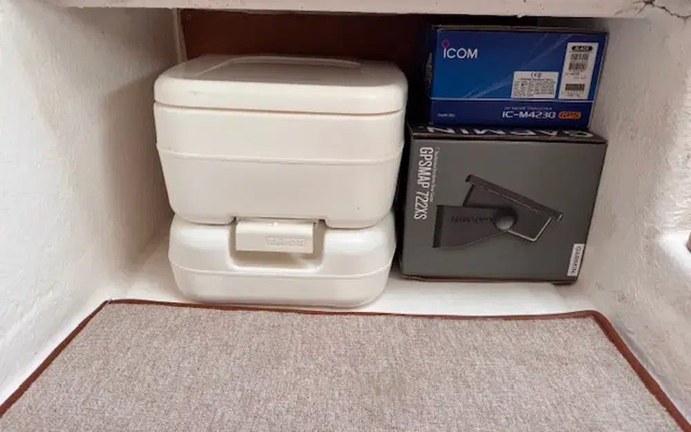 slider 13 B2 Marine Cap Ferret 652Cabin Cruiser