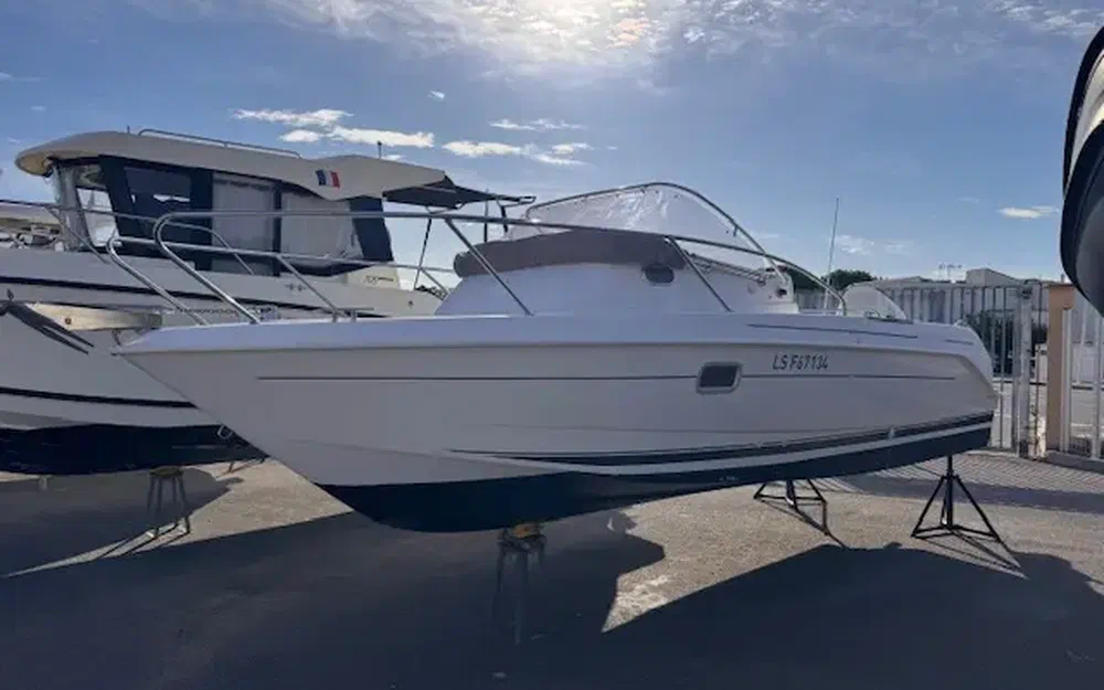 slider 1 B2 Marine Cap Ferret 652Cabin Cruiser