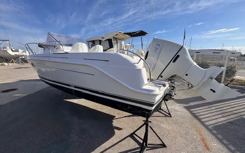 slider 2 B2 Marine Cap Ferret 652Cabin Cruiser