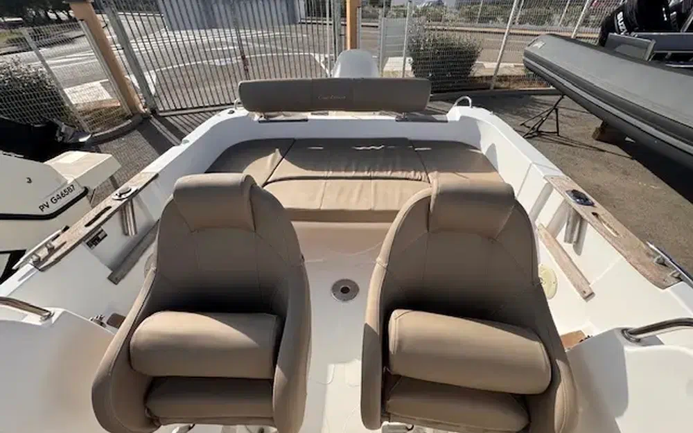 slider 5 B2 Marine Cap Ferret 652Cabin Cruiser