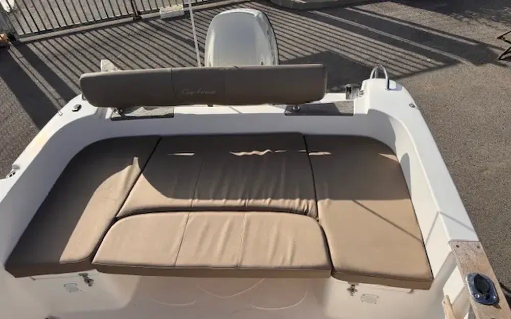 slider 8 B2 Marine Cap Ferret 652Cabin Cruiser