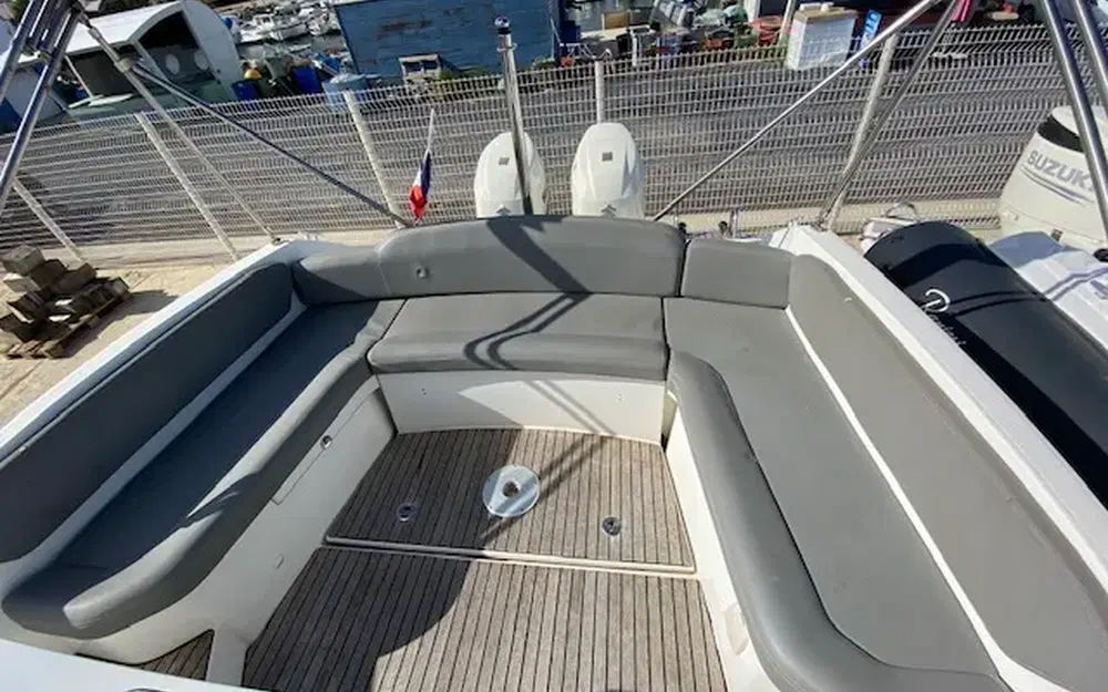 slider 4 Beneteau Flyer 850 Sun Deck