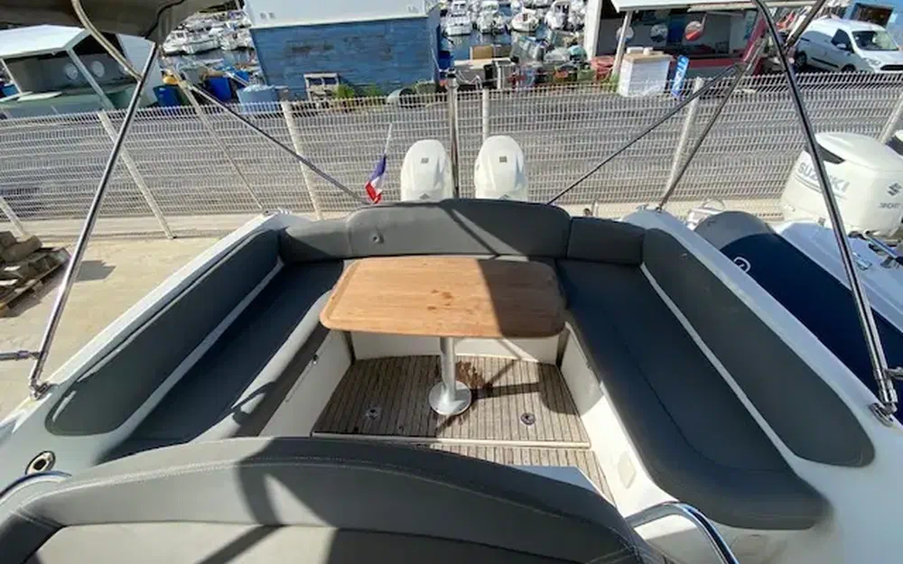 slider 5 Beneteau Flyer 850 Sun Deck