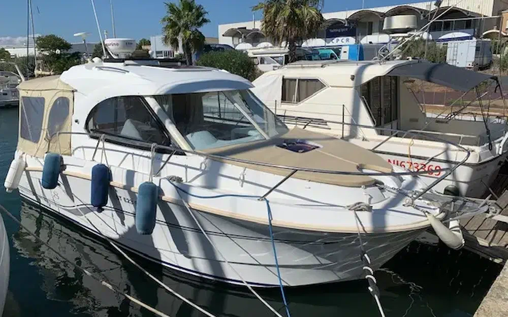 slider 0 Beneteau Antares 8