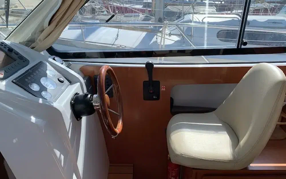 slider 9 Beneteau Antares 8