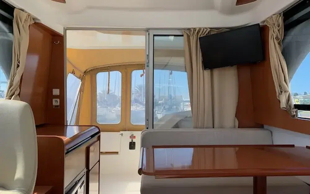 slider 10 Beneteau Antares 8