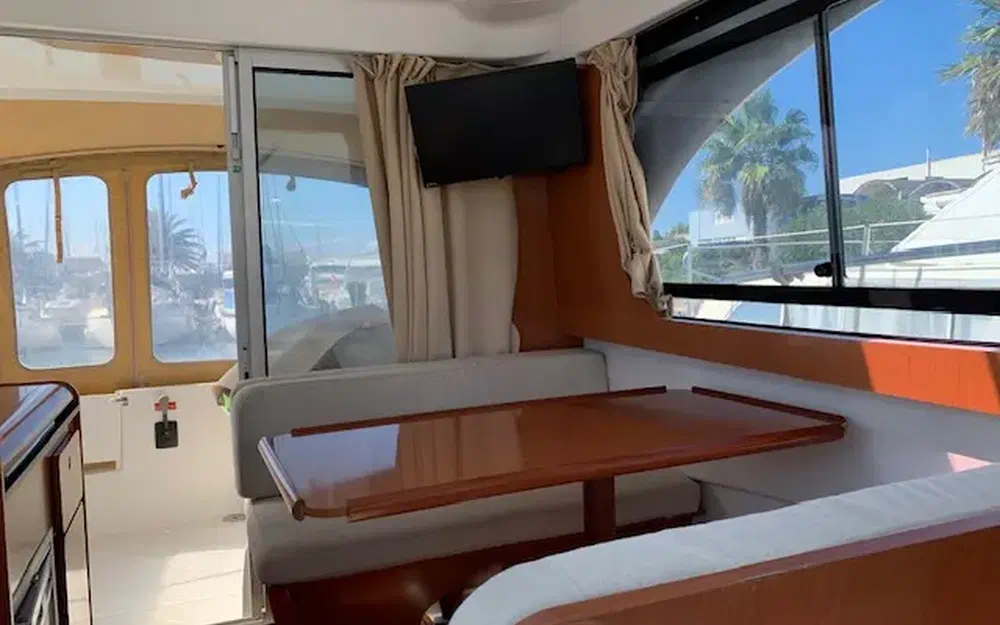 slider 11 Beneteau Antares 8