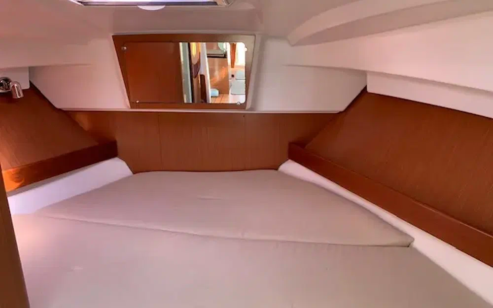 slider 12 Beneteau Antares 8