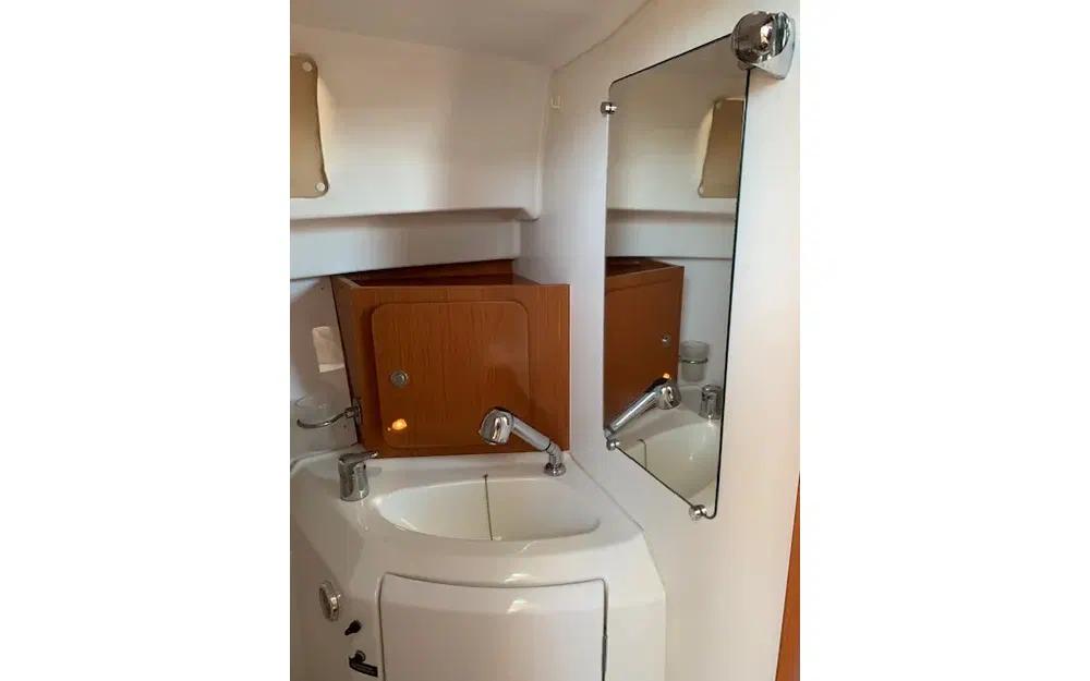 slider 14 Beneteau Antares 8