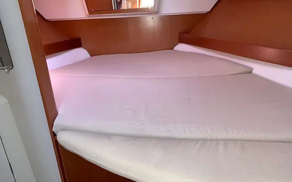 slider 15 Beneteau Antares 8