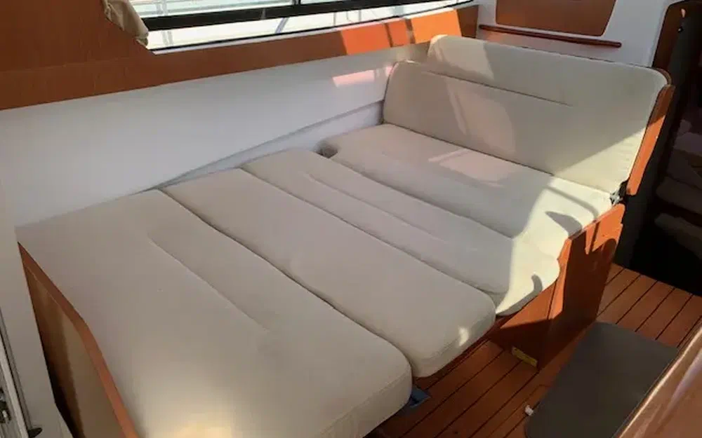 slider 16 Beneteau Antares 8