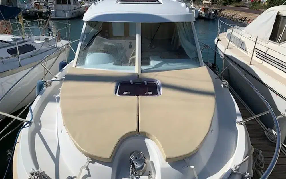 slider 3 Beneteau Antares 8