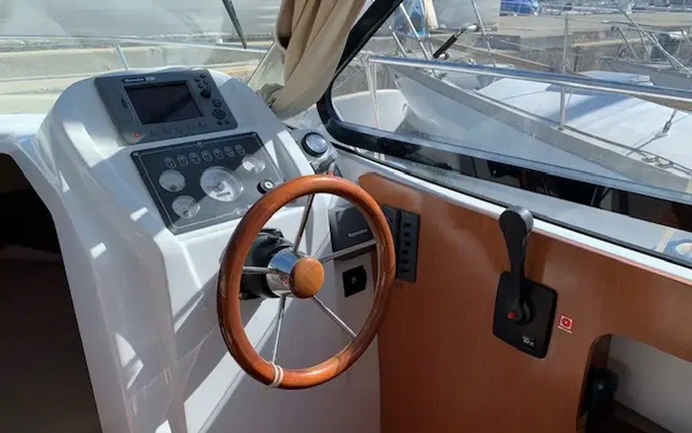 slider 8 Beneteau Antares 8