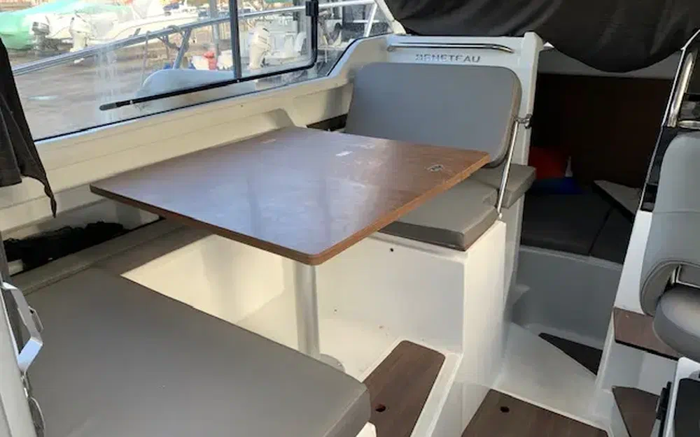 slider 9 Beneteau Antares 8 OB V2