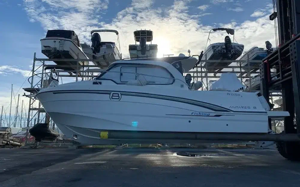 slider 2 Beneteau Antares 8 OB V2