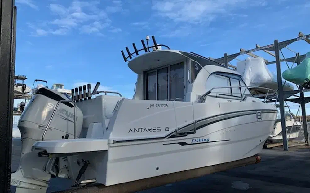 slider 3 Beneteau Antares 8 OB V2
