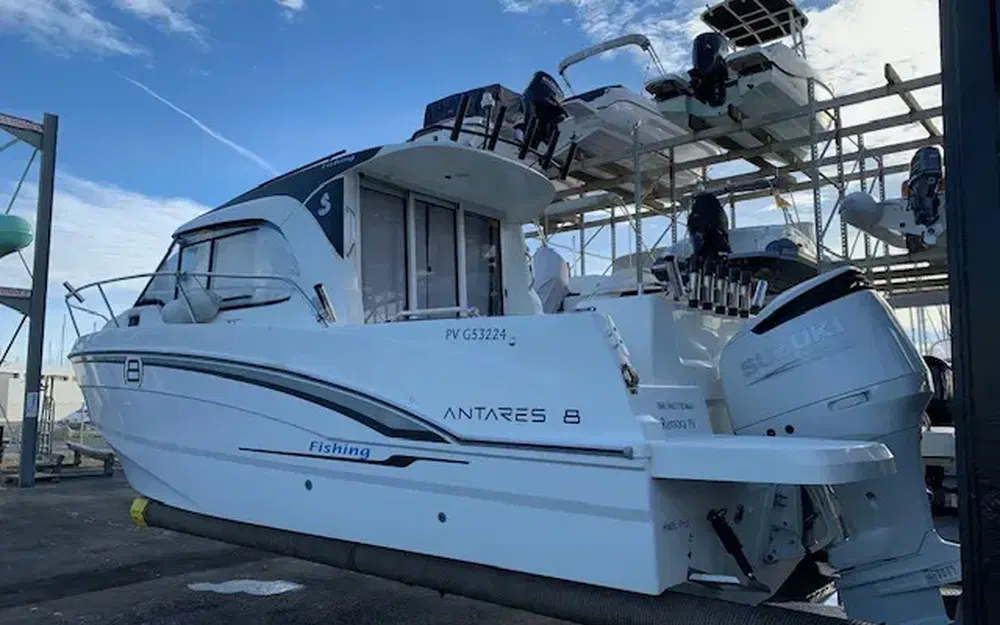 slider 4 Beneteau Antares 8 OB V2