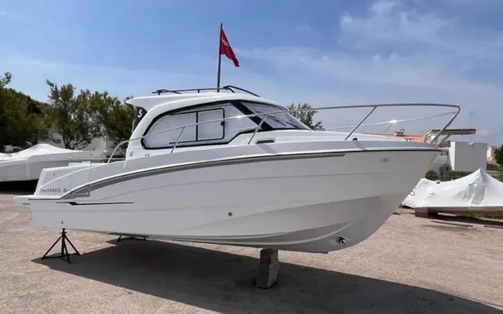 slider 0 Beneteau Antares 8 OB V2