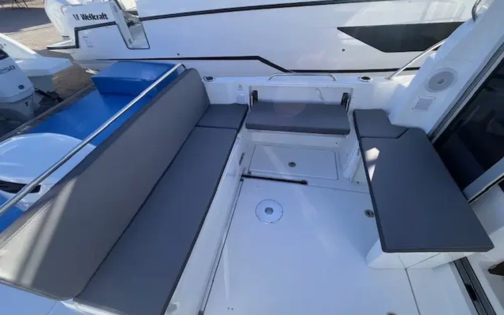 slider 2 Beneteau Antares 8 OB V2