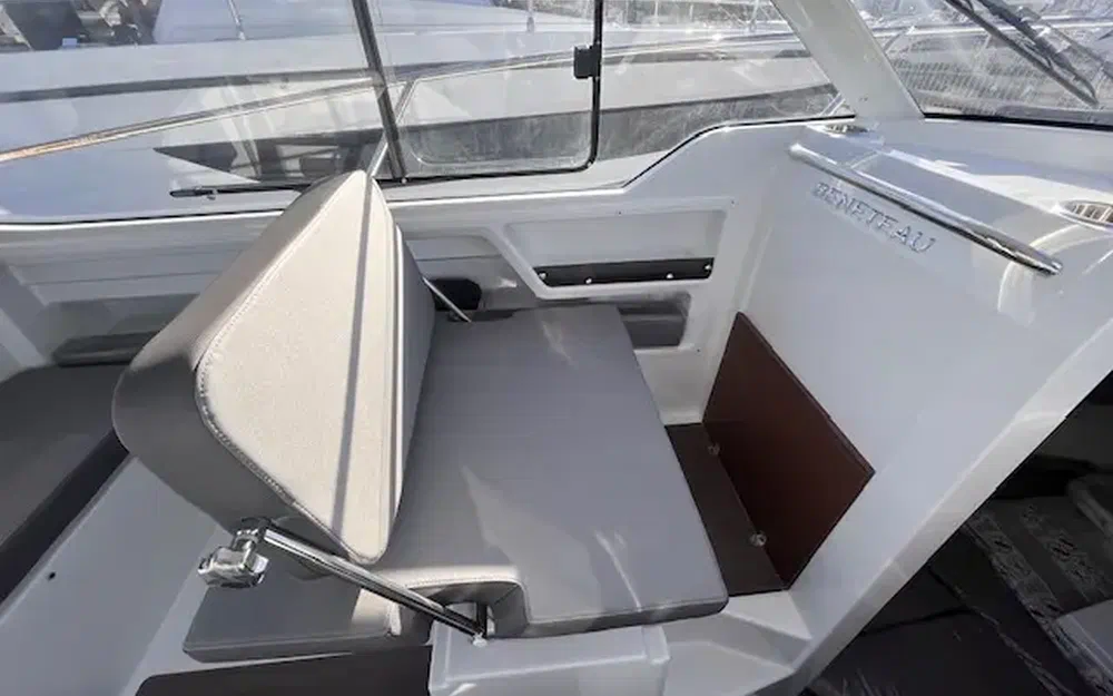 slider 5 Beneteau Antares 8 OB V2