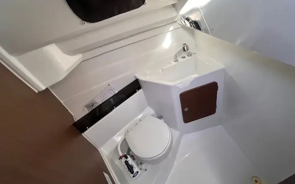 slider 7 Beneteau Antares 8 OB V2