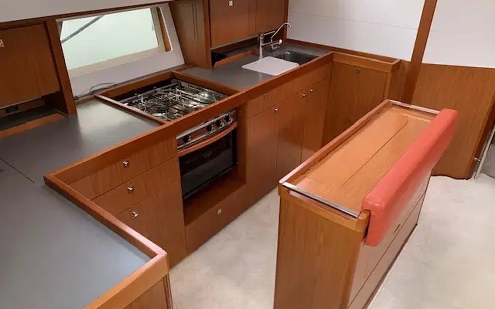 slider 8 Beneteau Sense 46