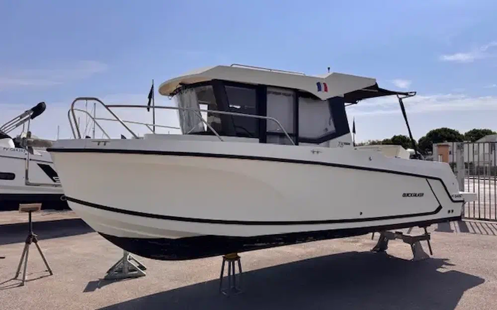 slider 0 Quicksilver Activ 705 Pilothouse