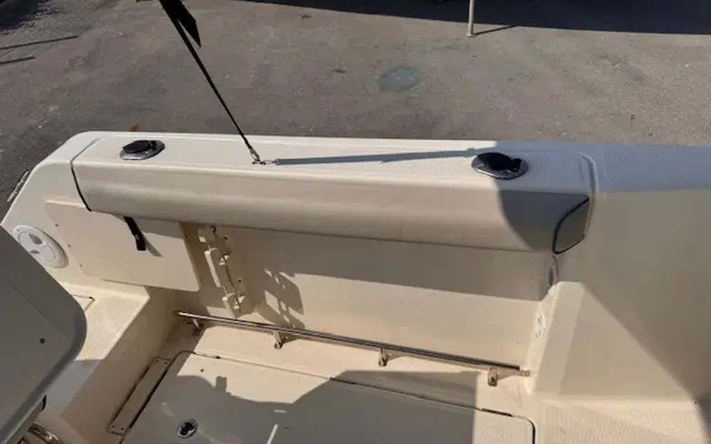 slider 4 Quicksilver Activ 705 Pilothouse