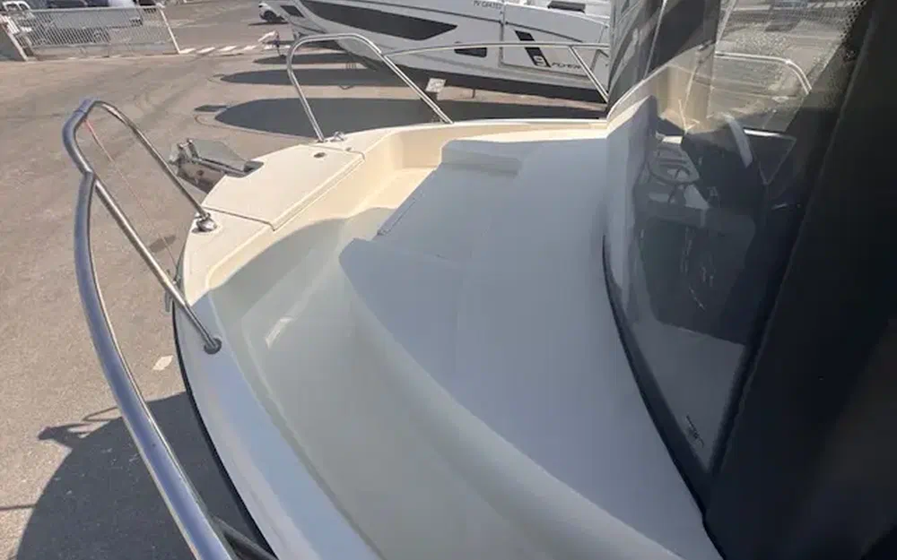 slider 6 Quicksilver Activ 705 Pilothouse