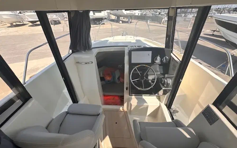 slider 7 Quicksilver Activ 705 Pilothouse