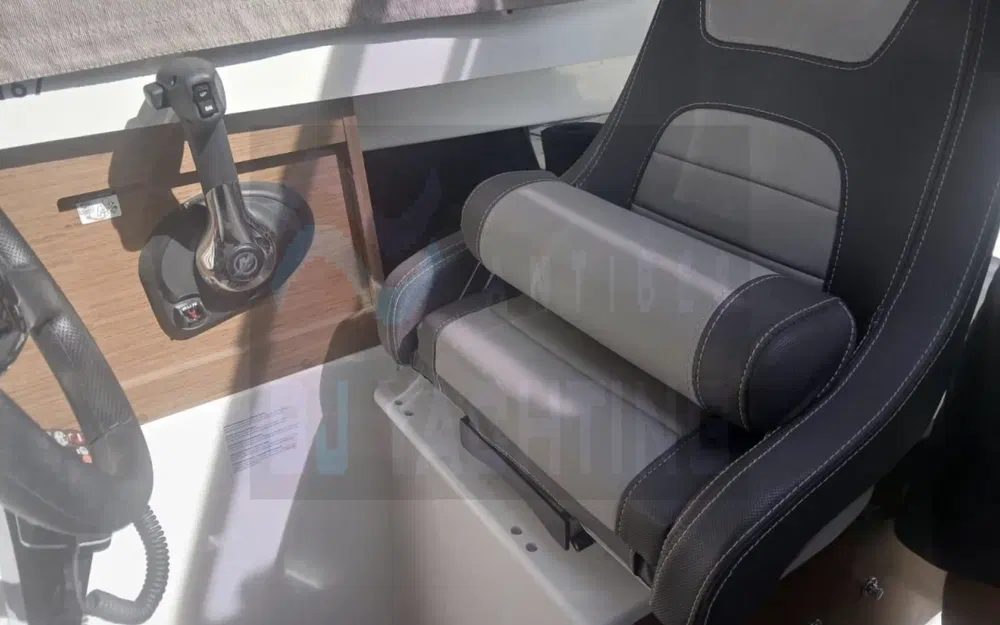 slider 16 Jeanneau Merry Fisher 695