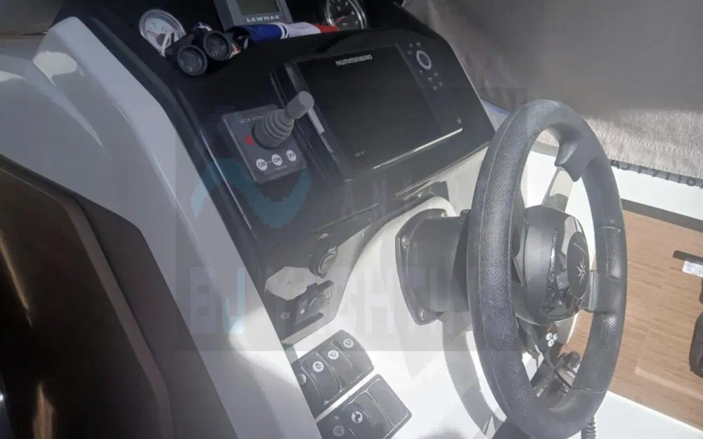 slider 17 Jeanneau Merry Fisher 695