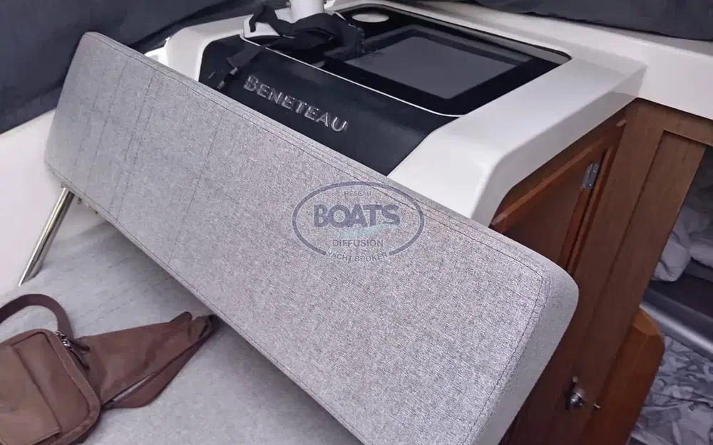 slider 9 Beneteau Antares 9 OB